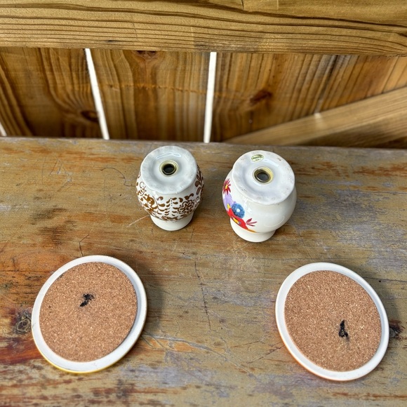 Pioneer Woman Flea Market Pattern Floral Salt & Pepper Shakers & Coasters - Picture 3 of 4